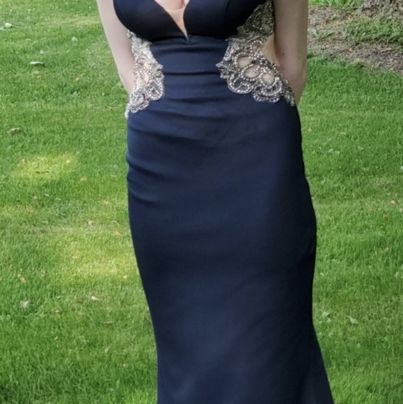 Gown - Picture 2 of 5